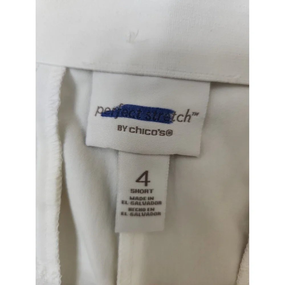 Chicos Perfect Stretch Josie Shorts Womens 4 US 20 White Pull On NWOT